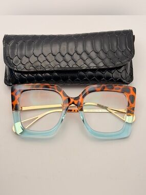 Oversized Reading Glasses, Dual Color, W/Cover, excellent